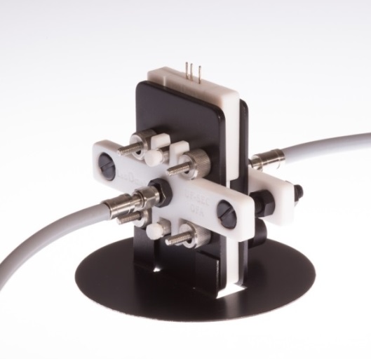 Spectroelectrochemical cell with optical fibres.